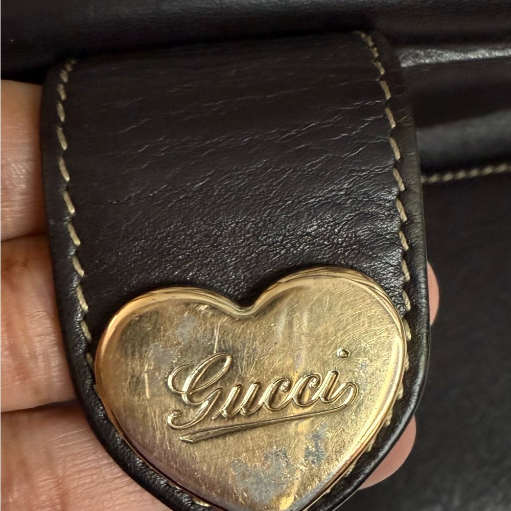 Gucci Tan and Brown Heart Clasp Wallet - Picture 6 of 17